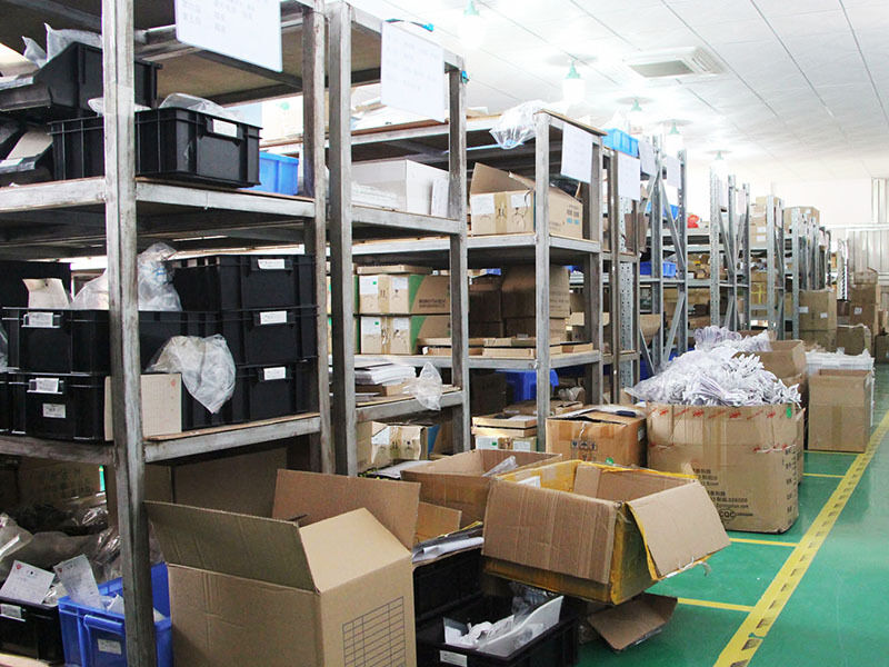 Cận cảnh cơ sở vật chất và không gian trưng bày bếp từ khách sạn hiện đại.