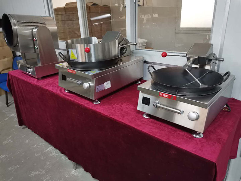 Đội ngũ SBN hỗ trợ khách hàng tận tình lựa chọn bếp từ nhà hàng.